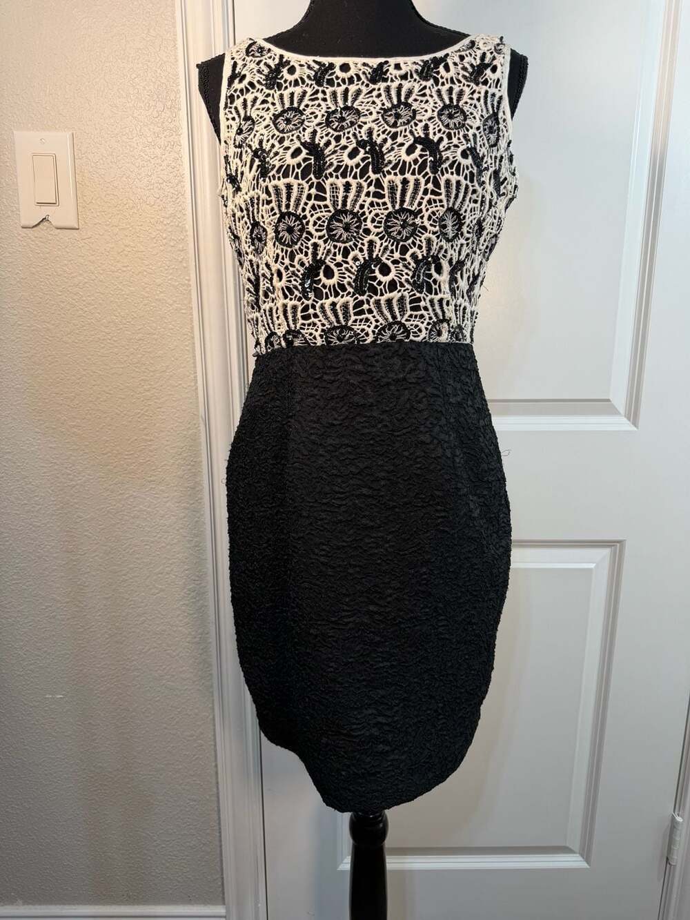 Tracy Reese Black and White Sequin Lace Sheath Dress Size 6